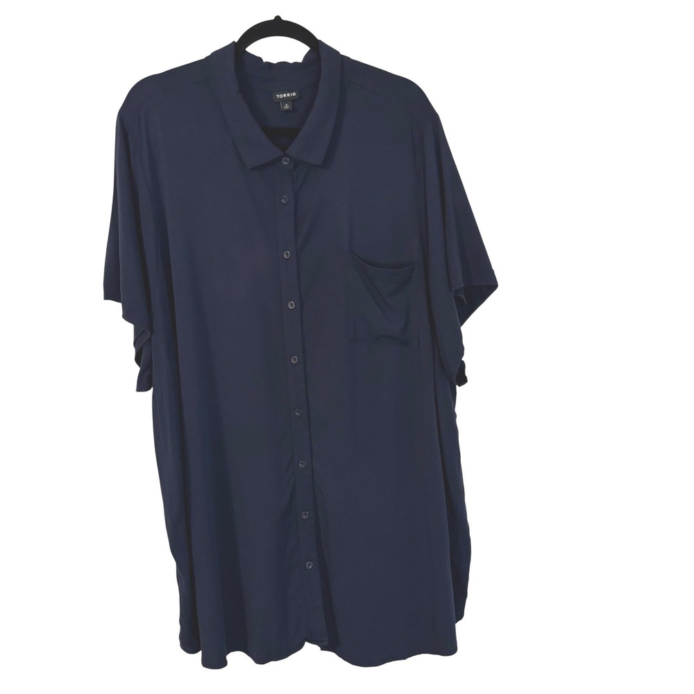 Torrid Womens Navy Short Sleeve Button Shirt Pleat Back Size 5 Minimalist Casual